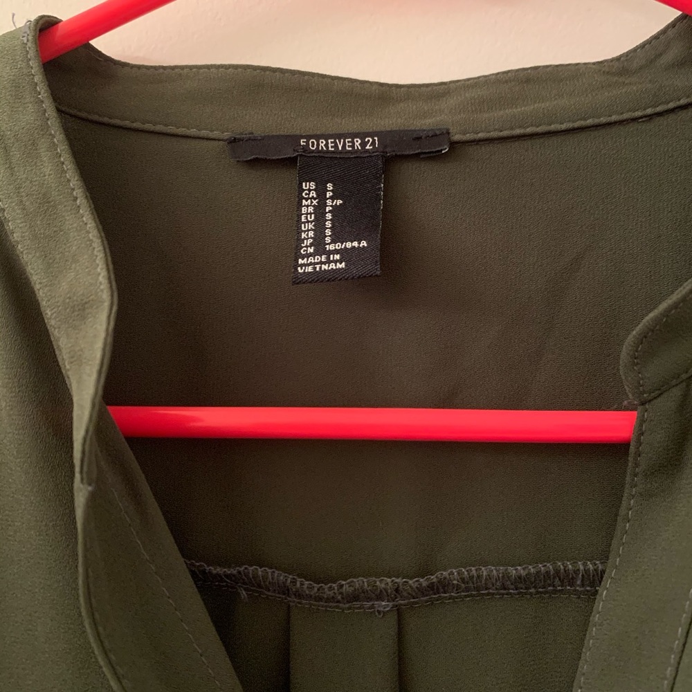 ‼️👁‍🗨BRAND NEW: Military green shirt